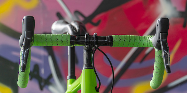 Open Cycles UP custom build in lime green, handlebar detail